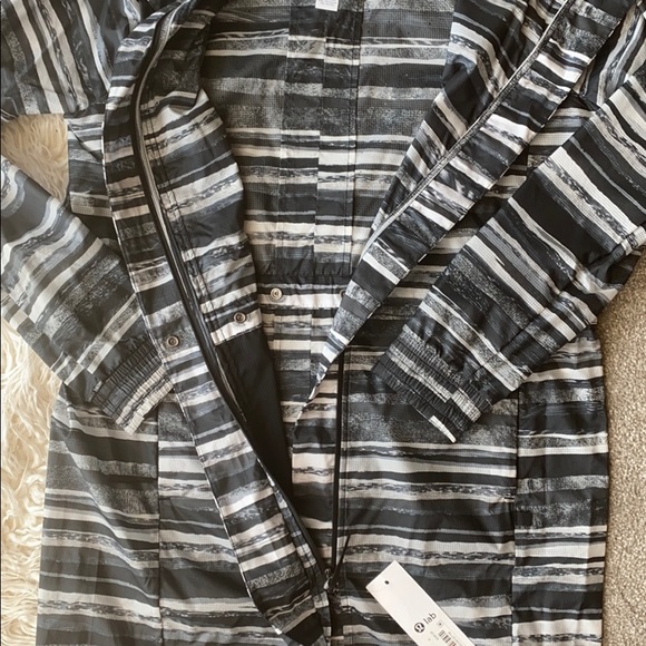 SALE NWT Lululemon Lab 6 Assemblage light jacket - Picture 3 of 5